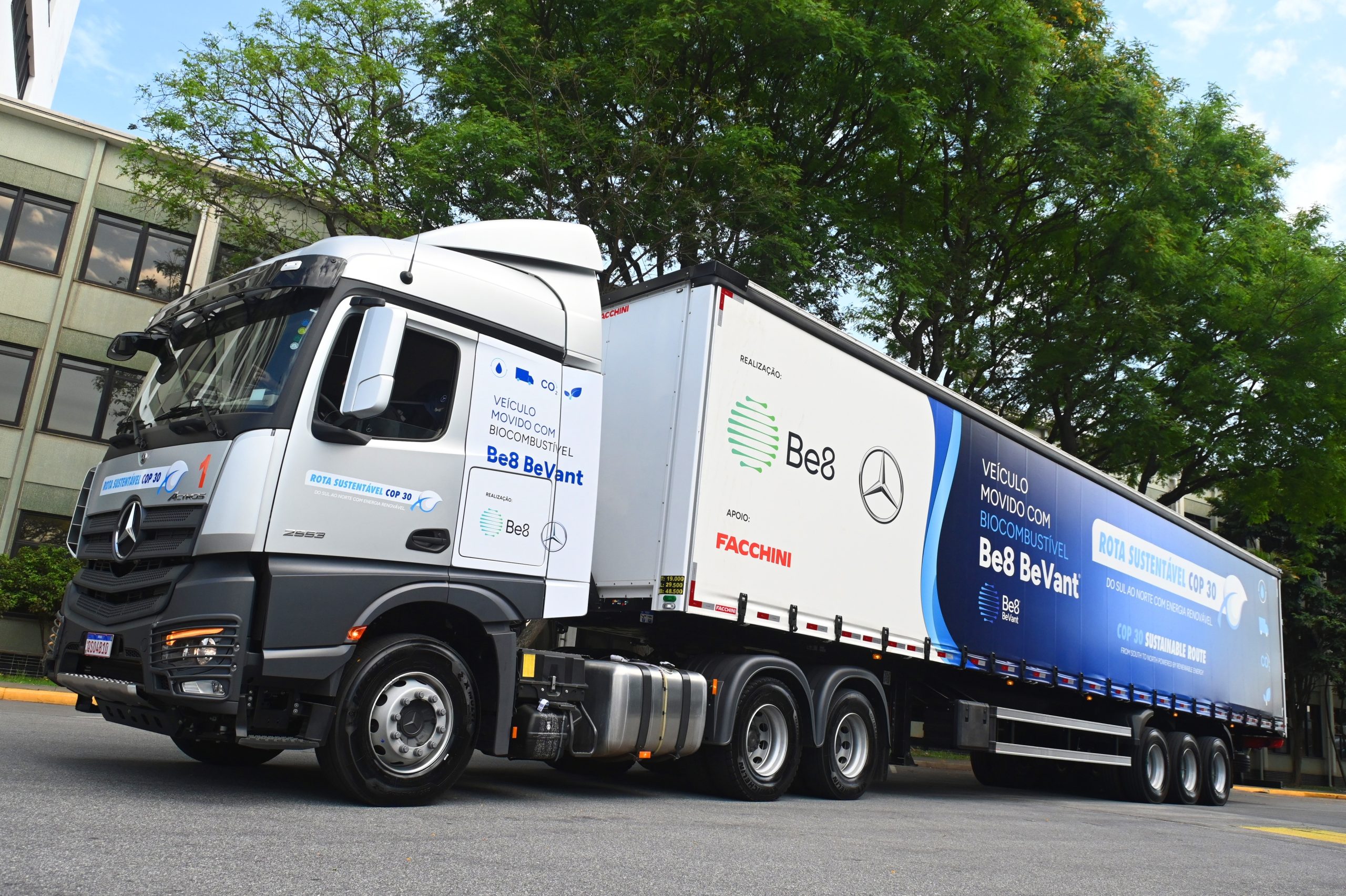 Mercedes testa biocombustível 100%